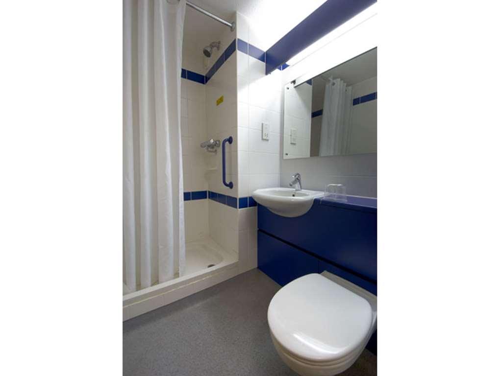 Travelodge Cirencester Kamer foto