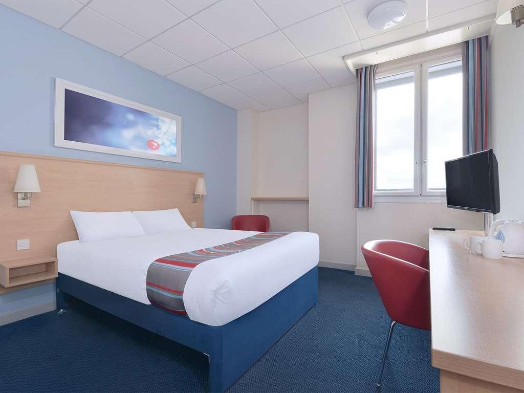 Travelodge Cirencester Kamer foto