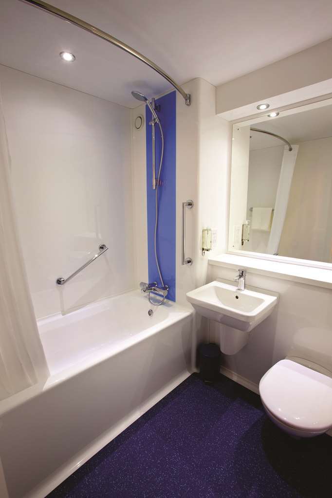 Travelodge Cirencester Kamer foto